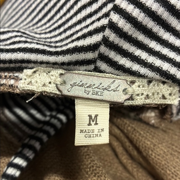 Gimmicks Women's Tan Hooded cardigan with Lace Detail. Size Medium. - Picture 6 of 10